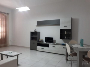 Trilocale a 200 mt dal Mare e 500 mt dal Centro con WiFi, A/C e Parcheggio
